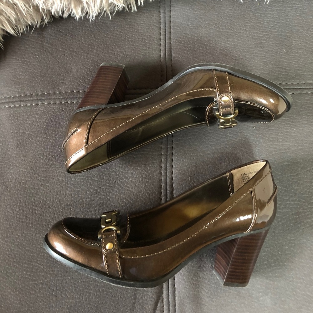 🩷SOLD🩷BANDOLINO Shiny Brown Block Heels S7.5 - Picture 1 of 7